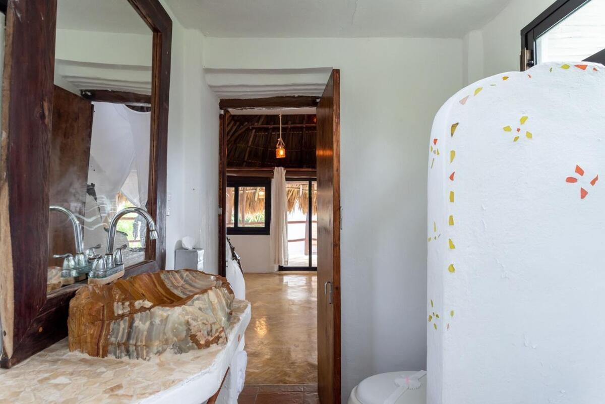 Casa Aakbal Private Fron Sea Location